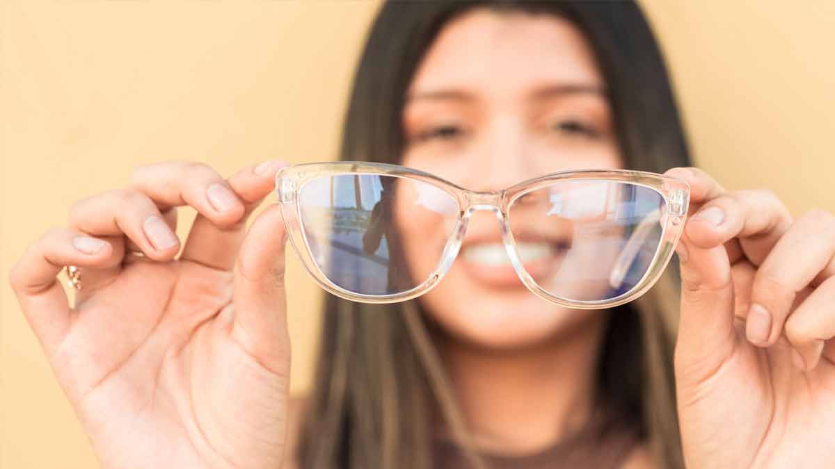 Kratzer von Brillen entfernen