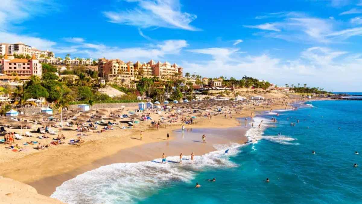 „28 Grad im Oktober, leere Strände und billiges Bier – Tschechen erobern Urlaubsgeheimtipp“